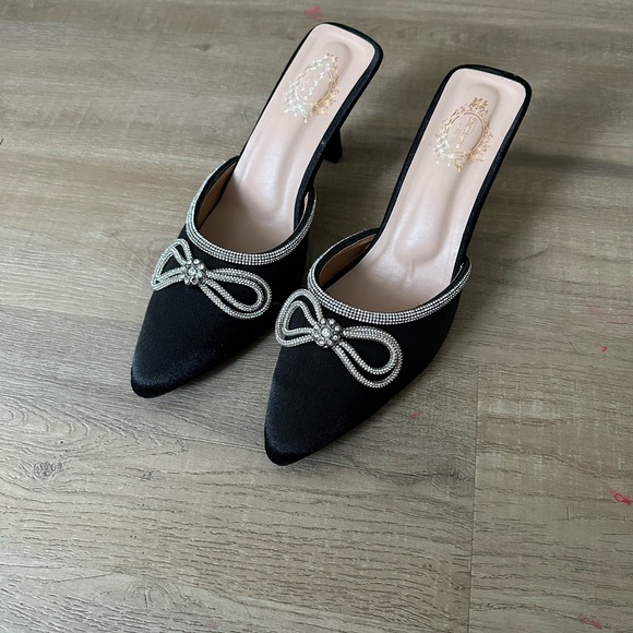 Black heels - Picture 1 of 5